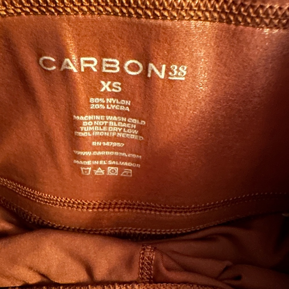 Carbon38 High Rise Full length Legging in Takara Shine - Picture 4 of 4